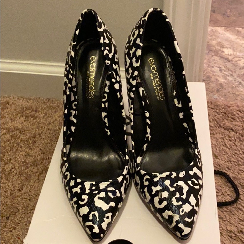 New York and Company Eva Mendes Pumps